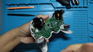 Logitech gamepad f710 ( Teardown & Lubrication key )