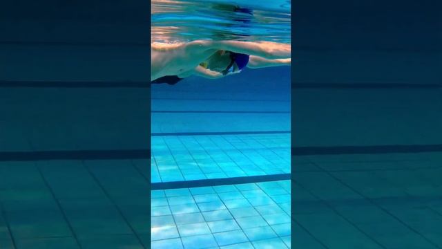 Тонут ноги в плавании - часть 1. В чем причина? #born4swim #школаплавания #shorts