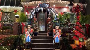 Рождественская прогулка по Дайкер-Хайтс с рождественскими огнями, Бруклин,Нью-Йорк, 2023