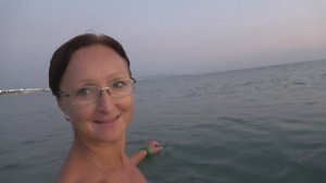 Купаюсь на закате в море в Витязево 27 сентября 2024
