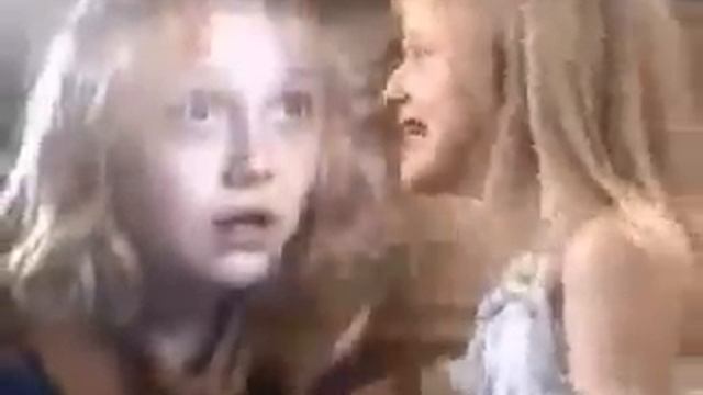 Abigail Breslin & Dakota Fanning Scream! смотреть онлайн