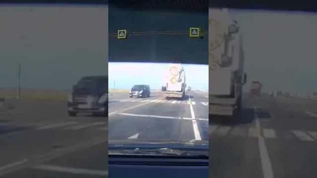 Фура перевернулась в ДТП на трассе под Курганом Авария произошла у отворота на Веденское #дтп #чп смотреть онлайн