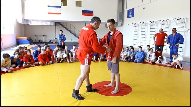 Срыв кистевого захвата от Игоря Куринного. Destroy of the long distance grip by Igor Kurinnoy