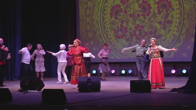 Концерт Людмилы Николаевой и ансамбля «Русская душа» – подарок ОЭМК ко Дню пожилого человека