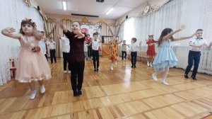 Танец  "Веселый  Карлсон"