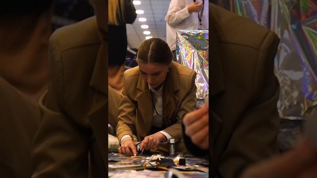 Что-то ждёт 🌚 смотреть онлайн