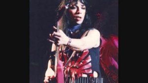 Vinnie Vincent Invasion - all systems go guitar solos