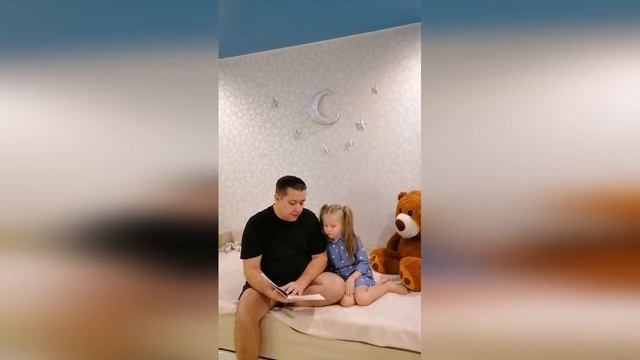 Папа читает. Отец и сыновья смотреть онлайн