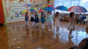 Танец с зонтиками на день пожилых людей