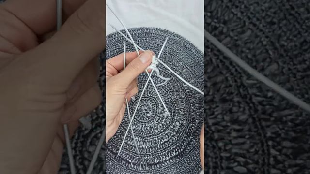 Как соединить вязание в круг. How to join knitting in a round / circle. смотреть онлайн