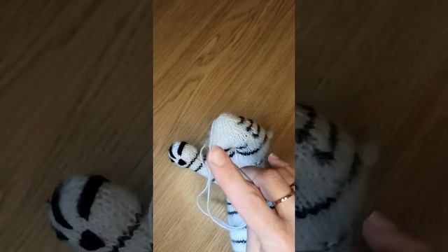 How to sew eyes. Как пришить глаза тигру. Tiger knitting pattern смотреть онлайн