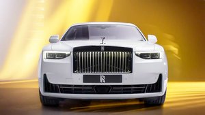 Абсолютно новый Rolls-Royce Ghost Series II (2025) — автомобиль высшей категории класса люкс.