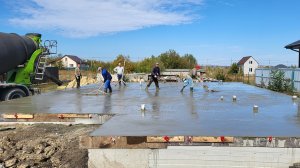 Фундамент для частного дома с запасом прочности. Закончили заливку фундамента под часный дом.