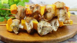 Осенний шашлык на домашней кухне.
ШАШЛЫКИ ИЗ КУРИЦЫ И ТЫКВЫ