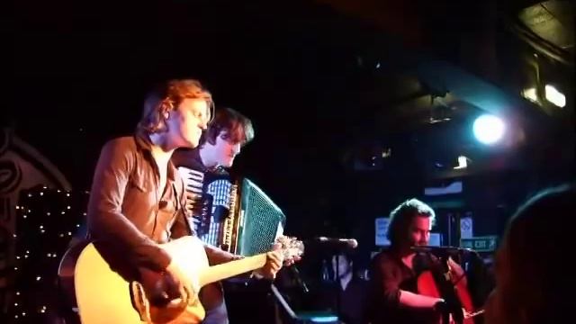 Bloodless (Acoustic) - Tom McRae смотреть онлайн