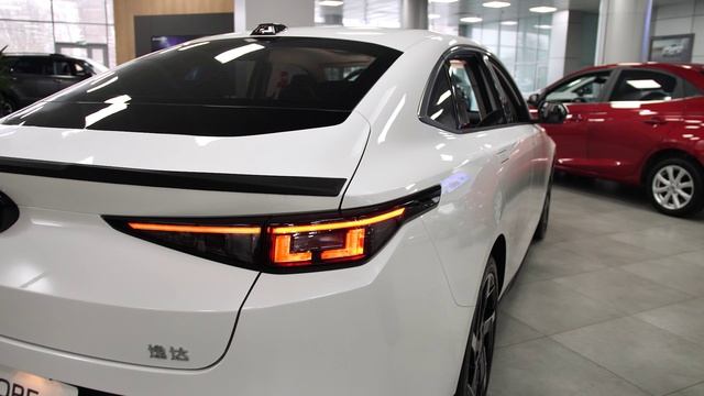 LAMORE_белый_Tech 1.5Т (180 л.с,бензин) 7DCT FWD