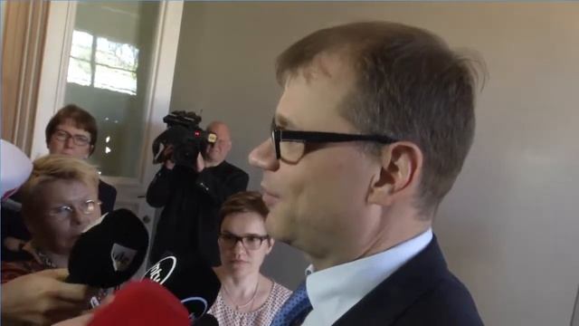 Keskustan puheenjohtaja, hallitusneuvottelujen vetäjä, Juha Sipilä kommentoi neuvotteluja 22.5.2015 смотреть онлайн