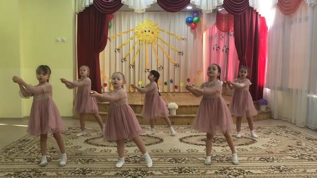 Песня "Желание на ладошке". Подготовительная группа.
Музыкальный руководитель Пантелеева Е.А. смотреть онлайн