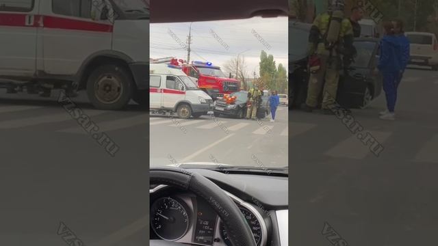 В Энгельсе пожарная машина протаранила "Гранту"