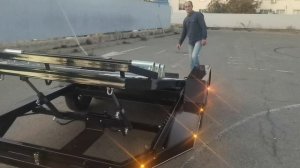 Прицеп для перевозки двух квадроциклов. С опускающейся платформой.