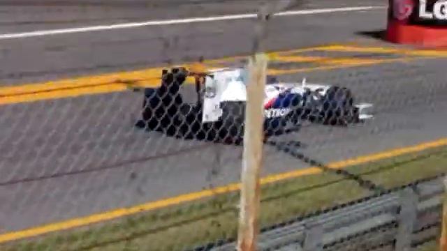 robert kubica driving into the paddock during practice - september 2009 смотреть онлайн