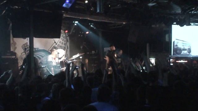 Emmure - Children of Cybertron (Live in Plan B 23.05.2011) смотреть онлайн