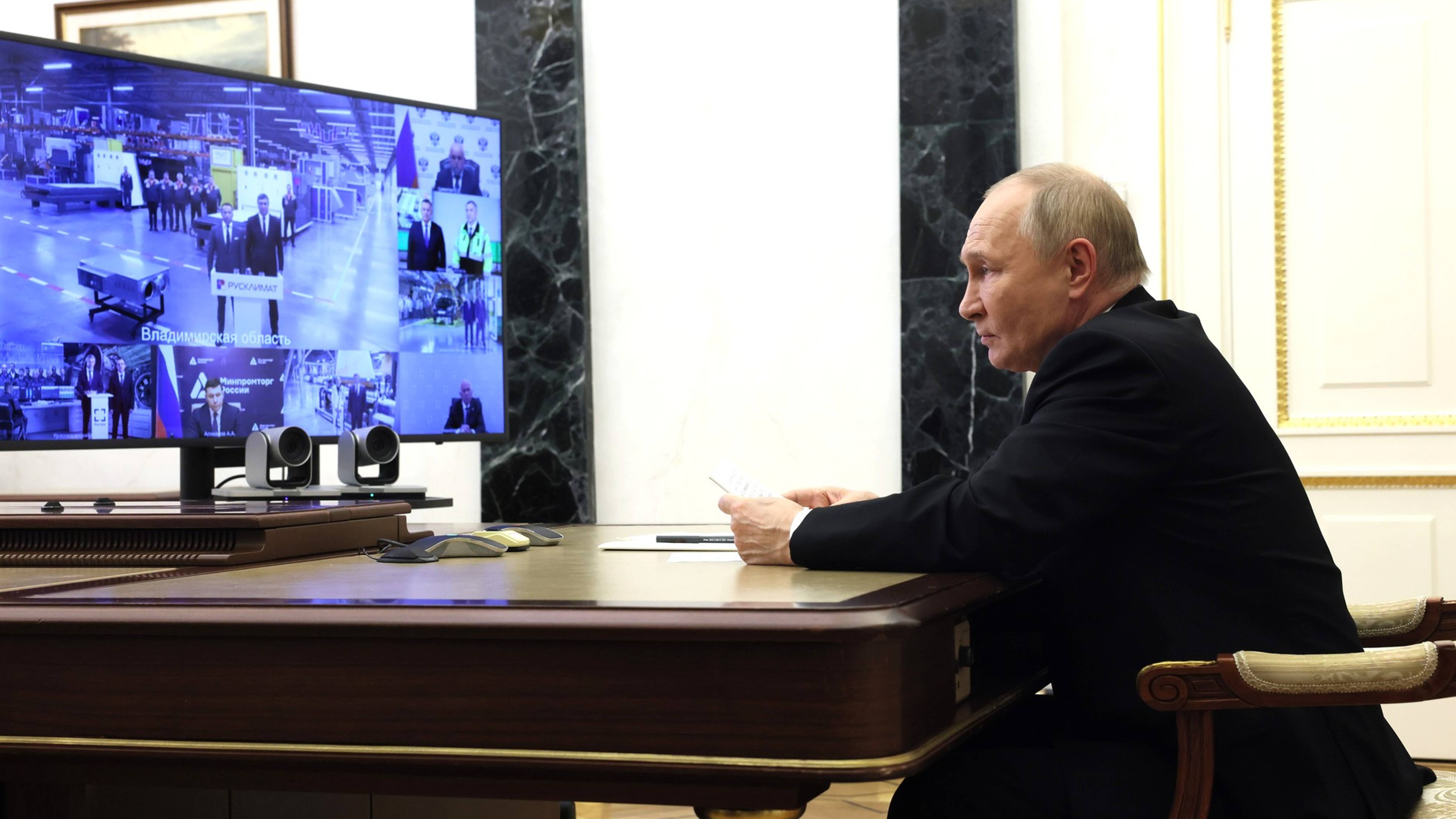 Президент России Владимир Путин ознакомился с новыми инвестпроектами в ряде регионов России