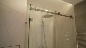 Раздвижная душевая перегородка