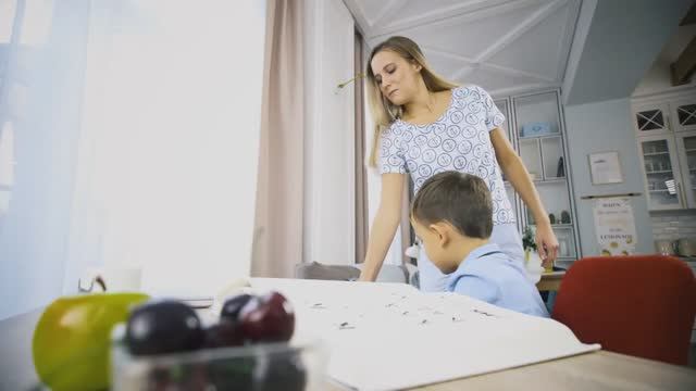 Стол с регулируемой высотой