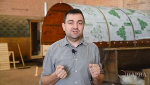 Сборка корпуса Бани бочки "Парна" на производстве