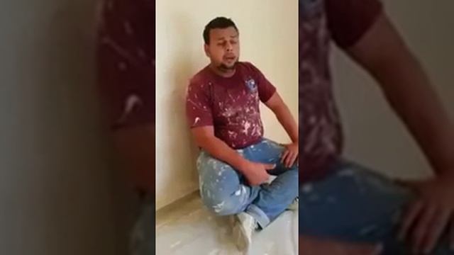 Një recitim i bukur i Kuranit nga një moler i cili imiton imamin e Qabes Sheikh Mahir Al-Mueaqly смотреть онлайн