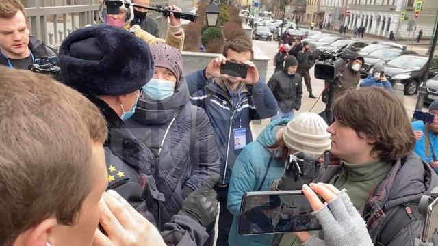 Пикеты «бомжей» у Совфеда. Моховая, дом 7, здесь не принимают смотреть онлайн