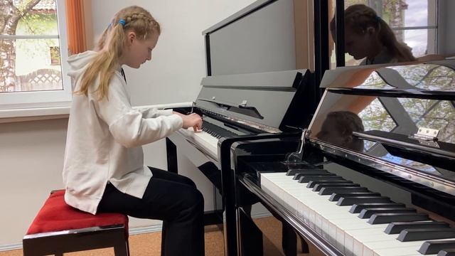 Ерш Марина. Ю. Некрасов «Маленькая сонатина» II ч. смотреть онлайн