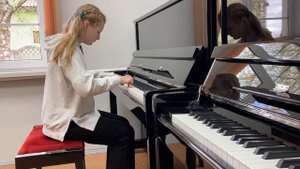 Ерш Марина. Ю. Некрасов «Маленькая сонатина» II ч.