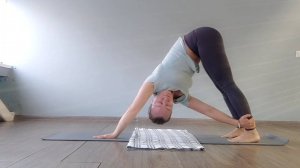 Вариация Сурьи Намаскар с паршваконасоной.