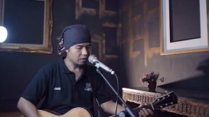 Koyo Ilang - by anggoro ( official songs ) test behringer umc22