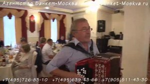 Татарский поющий ведущий, баянист Рустам