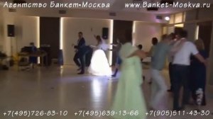 Ведущая Лара