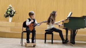 Погорелов Макар, балалайка, 6 лет,рус.нар. песня "Светит месяц", обр. И. Сенин. mp4