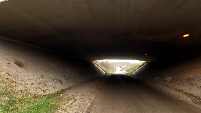 EENENTWINTIGSTE etappe MAARTEN VAN ROSSUMPAD, van ZALTBOMMEL naar ROSSUM langs de WAAL смотреть онлайн