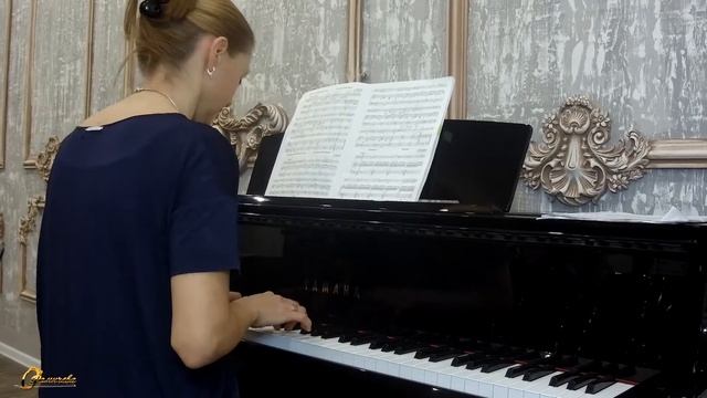 А. Айвазян "Армянский народный танец". исп. П. Кузнецова (8 лет)