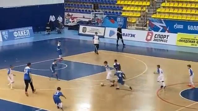 Юные футболисты играют вместе с Андреем Аршавиным и Владимиром Быстровым