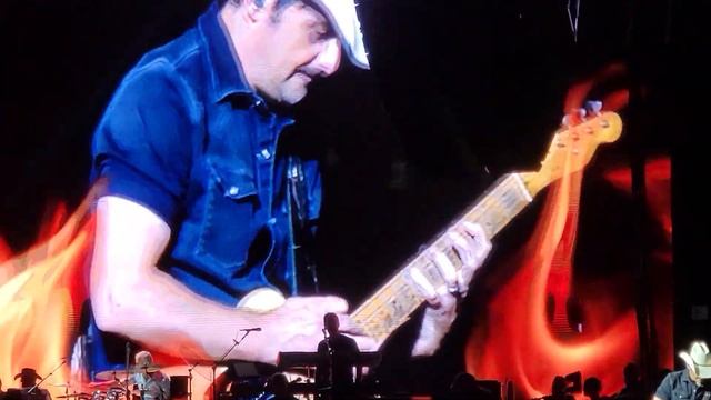 Brad Paisley concert @ The Amp смотреть онлайн