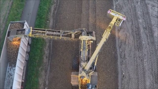 Chargement de betteraves 2015 avec Ropa euro-Maus [GoPro] [Drone] смотреть онлайн