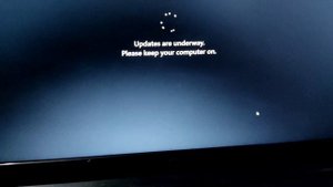 Updates are underway please keep your computer on |Updates are underway problem solve