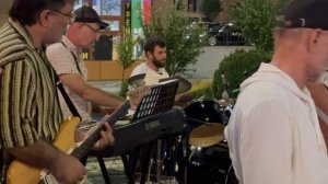 12.08.2023г. ВИА "Ретро-95"  Гр.  Земляне. "Трава у дома".  Чеченская версия.