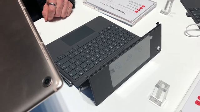 Hands-on MWC 2018: Huawei MediaPad M5 смотреть онлайн