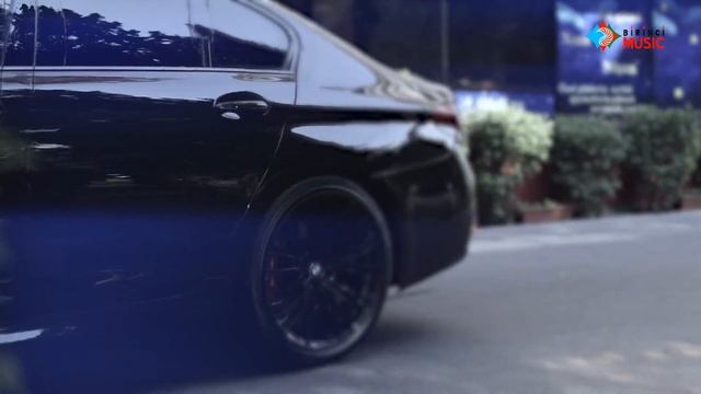 Raul Qasanov - Xeyallarimda yaşayarsan (Official Video) смотреть онлайн