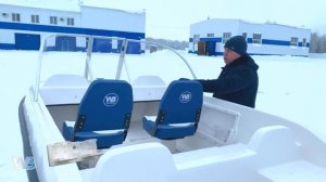 Обзор стеклопластиковой моторной лодки Wyatboat-430 DCM (килевая) от производителя катеров Вятбот.