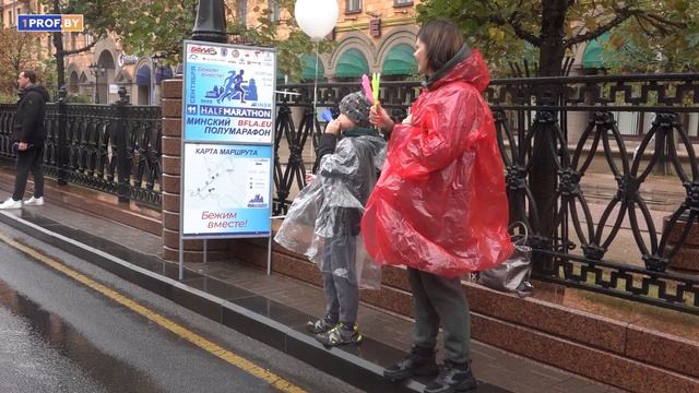 С ветром и под дождем. Как прошел Минский полумарафон 2022 смотреть онлайн
